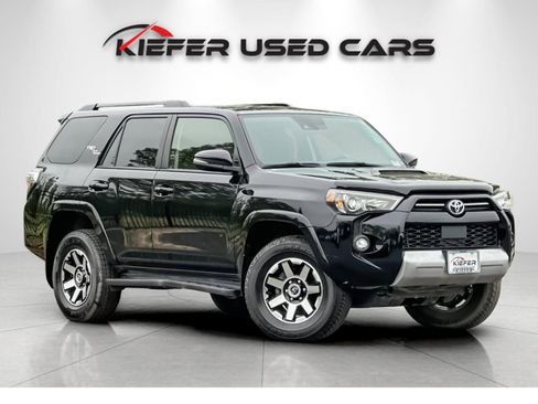 Used 2024 Toyota 4Runner TRD Off-Road Premium AWD/4WD image 2