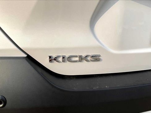 Used 2020 Nissan Kicks SR FWD image 29
