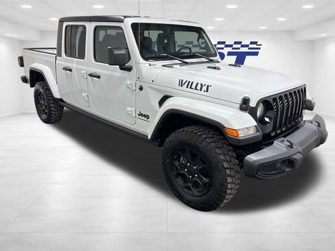 Used 2023 Jeep Gladiator Willys AWD/4WD image 4