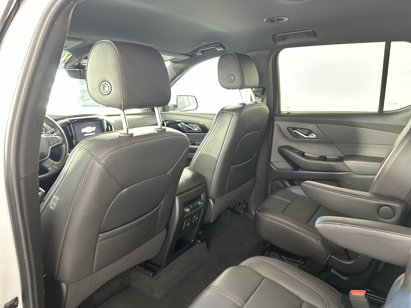 Used 2023 Chevrolet Traverse RS FWD image 24