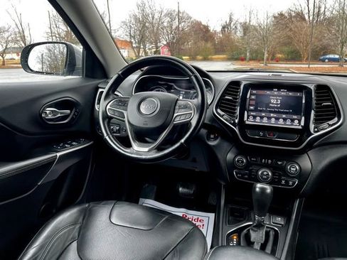 Used 2019 Jeep Cherokee Limited image 27