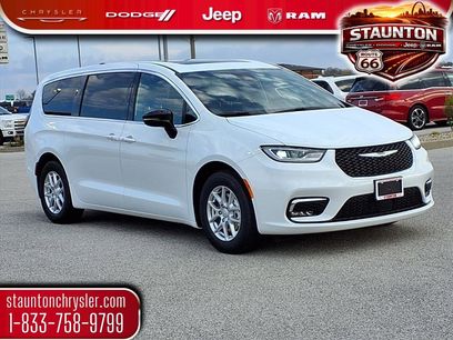 New 2026 Chrysler Pacifica Select