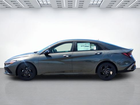 New 2026 Hyundai Elantra SEL Sport FWD image 7