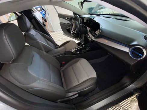 Used 2024 Chevrolet Trax LT w/ Sunroof Package FWD image 38