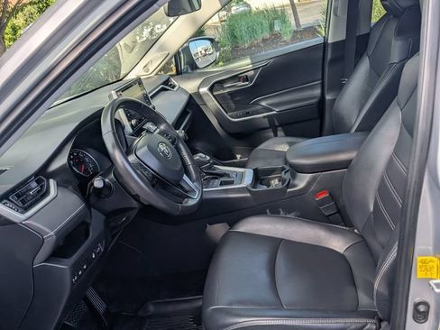 Used 2019 Toyota RAV4 XLE Premium AWD/4WD image 13