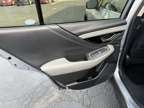 Used 2022 Subaru Outback Limited image 16