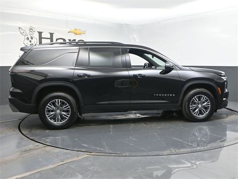Used 2025 Chevrolet Traverse LT image 38