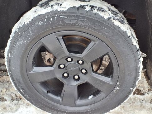 Used 2017 Chevrolet Suburban LT image 7