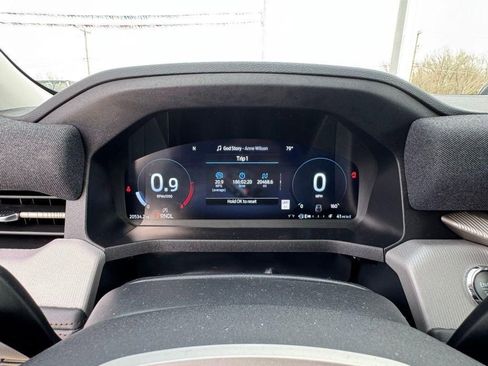 Used 2025 Ford Explorer Active AWD/4WD image 26