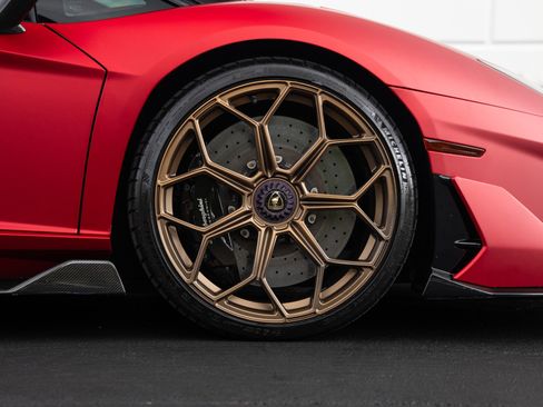 Used 2021 Lamborghini Aventador SVJ AWD/4WD image 5