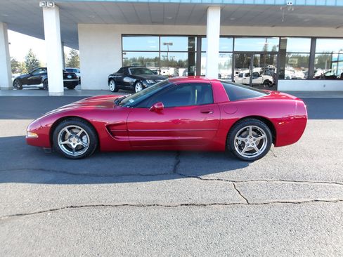 Used 2002 Chevrolet Corvette 2dr Cpe w/ Preferred Equipment Group2 image 2