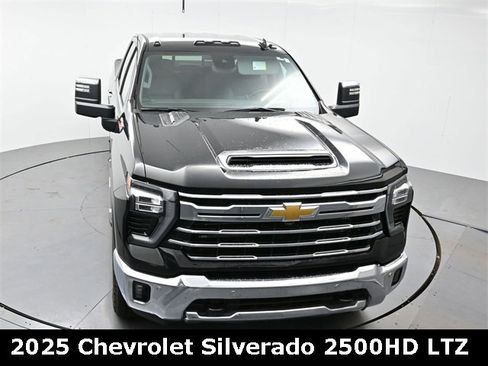 Used 2025 Chevrolet Silverado 2500 LTZ w/ LTZ Premium Package image 18