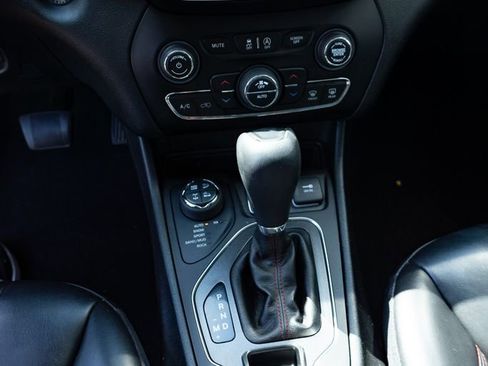 Used 2020 Jeep Cherokee Trailhawk w/ Cold Weather Group AWD/4WD image 30