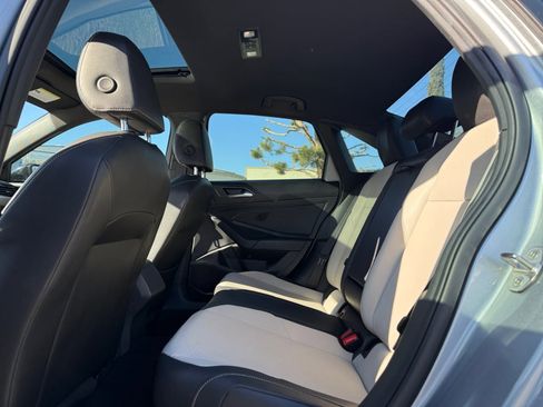 Used 2020 Volkswagen Jetta R-Line image 17