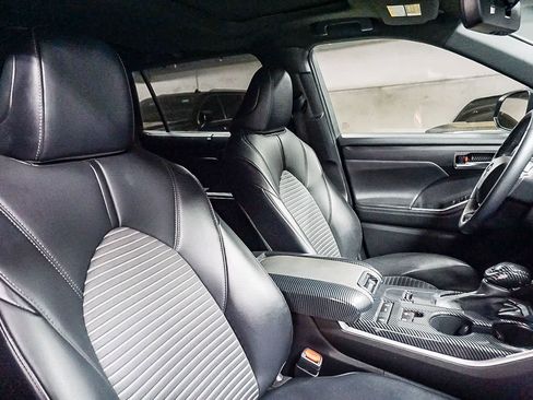 Used 2021 Toyota Highlander XSE image 18