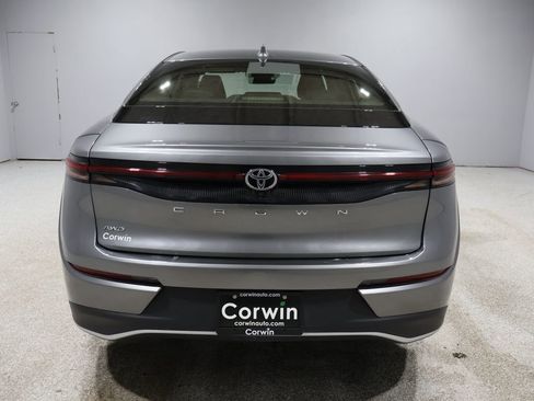 Used 2023 Toyota Crown XLE image 3