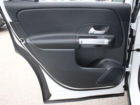 Used 2023 Mercedes-Benz GLB 250 4MATIC w/ Premium Package image 22