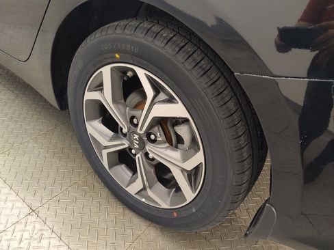 Used 2019 Kia Forte LXS FWD image 31