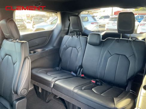 New 2026 Chrysler Pacifica Select image 20