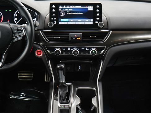 Used 2018 Honda Accord Sport image 15
