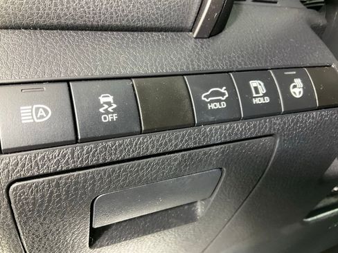 Used 2022 Toyota Camry SE image 21