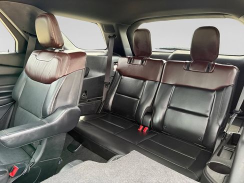 Used 2020 Ford Explorer Platinum w/ Premium Technology Package AWD/4WD image 40