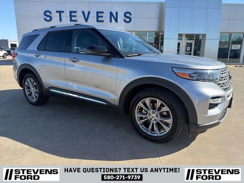 Used 2022 Ford Explorer Limited w/ Equipment Group 301A AWD/4WD image 2