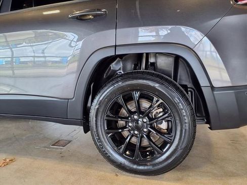 Used 2023 Jeep Cherokee Altitude Lux image 10