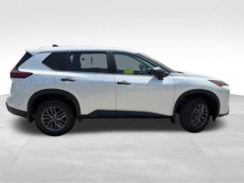 Used 2024 Nissan Rogue S AWD/4WD image 10