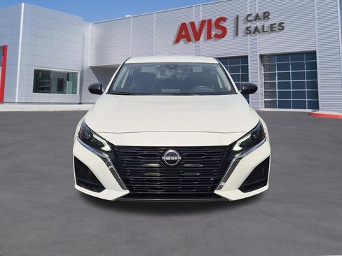 Used 2025 Nissan Altima 2.5 SV FWD image 2