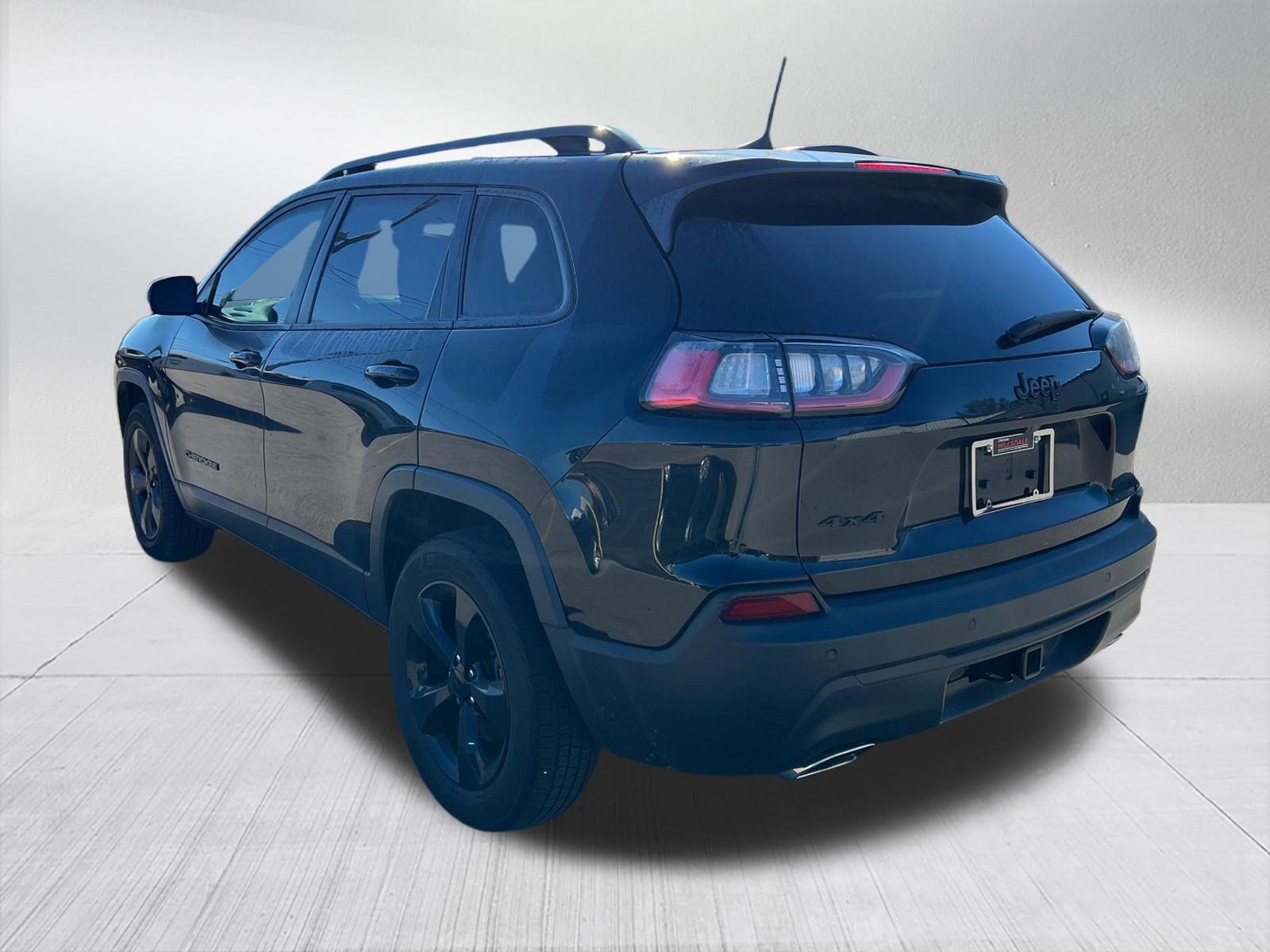 Used 2019 Jeep Cherokee Latitude Plus AWD/4WD image 8