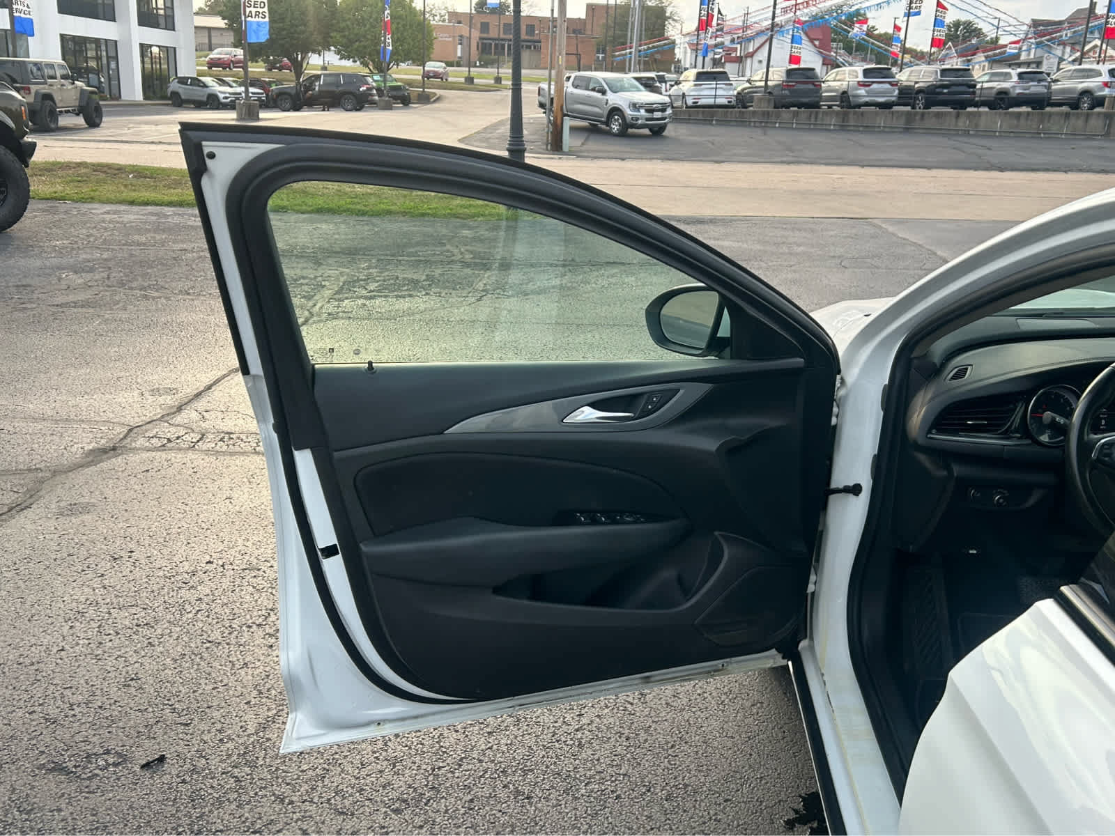 Used 2019 Buick Regal Preferred FWD image 14
