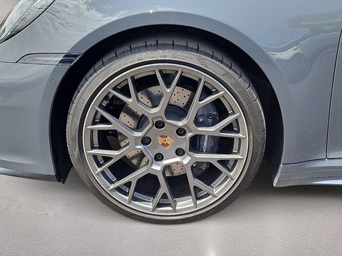Used 2025 Porsche 911 Carrera RWD image 13