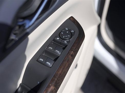 Used 2021 GMC Acadia Denali w/ Denali Technology Package image 23