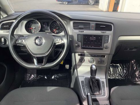 Used 2016 Volkswagen Golf S image 10