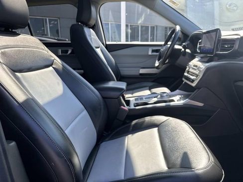 Used 2023 Ford Explorer XLT w/ Equipment Group 202A image 10