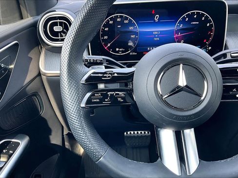 Used 2025 Mercedes-Benz GLC 300 image 24
