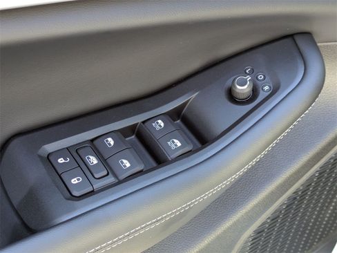 New 2025 Jeep Grand Cherokee Limited image 13