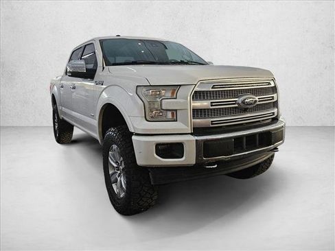 Used 2017 Ford F150 Platinum w/ Equipment Group 701A Luxury image 3