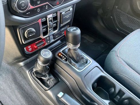 Certified 2025 Jeep Wrangler Unlimited Rubicon AWD/4WD image 30