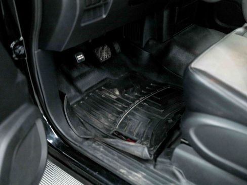 Used 2017 Nissan Titan S image 42