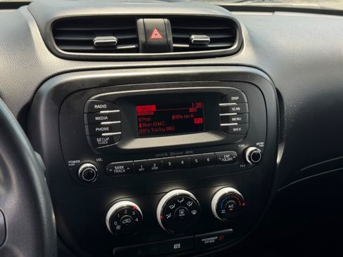 Used 2016 Kia Soul FWD image 16