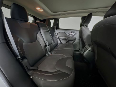 Used 2015 Jeep Cherokee Latitude w/ Comfort/Convenience Group image 23