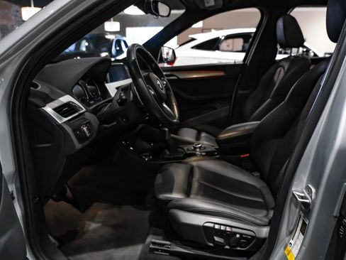 Used 2019 BMW X1 sDrive28i w/ M Sport Package FWD image 4