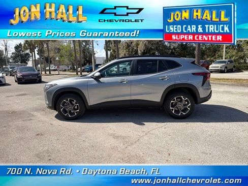 Used 2026 Chevrolet Trax LT w/ Driver Confidence Package image 5