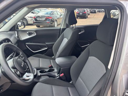 Used 2025 Kia Soul LX w/ LX Technology Package image 24