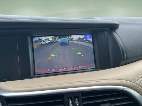 Used 2018 INFINITI QX30 Premium w/ Navigation Package FWD image 22