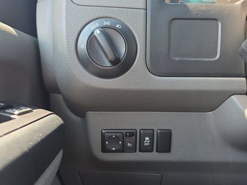 Used 2015 Nissan NV 3500 SV RWD image 41