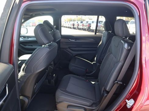 New 2025 Jeep Grand Cherokee L Laredo image 19