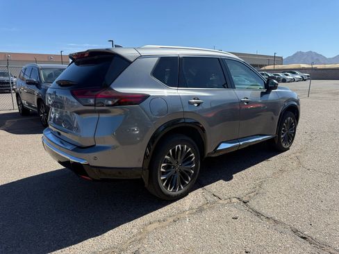 Used 2024 Nissan Rogue Platinum w/ Platinum Premium Package FWD image 5